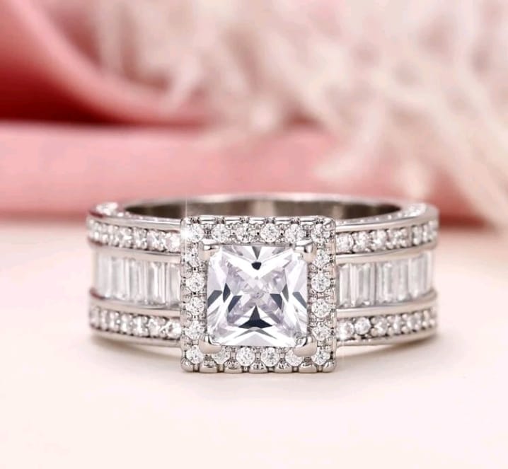 Exquisite Princess cut Women's Engagement Ring