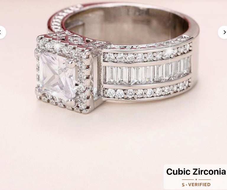 Exquisite Princess cut Women's Engagement Ring