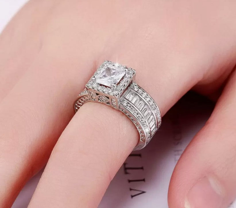 Exquisite Princess cut Women's Engagement Ring