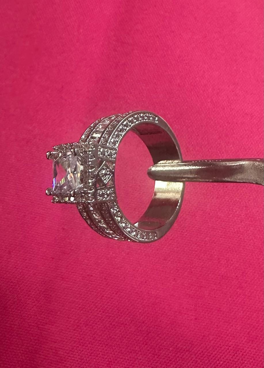 Exquisite Princess cut Women's Engagement Ring