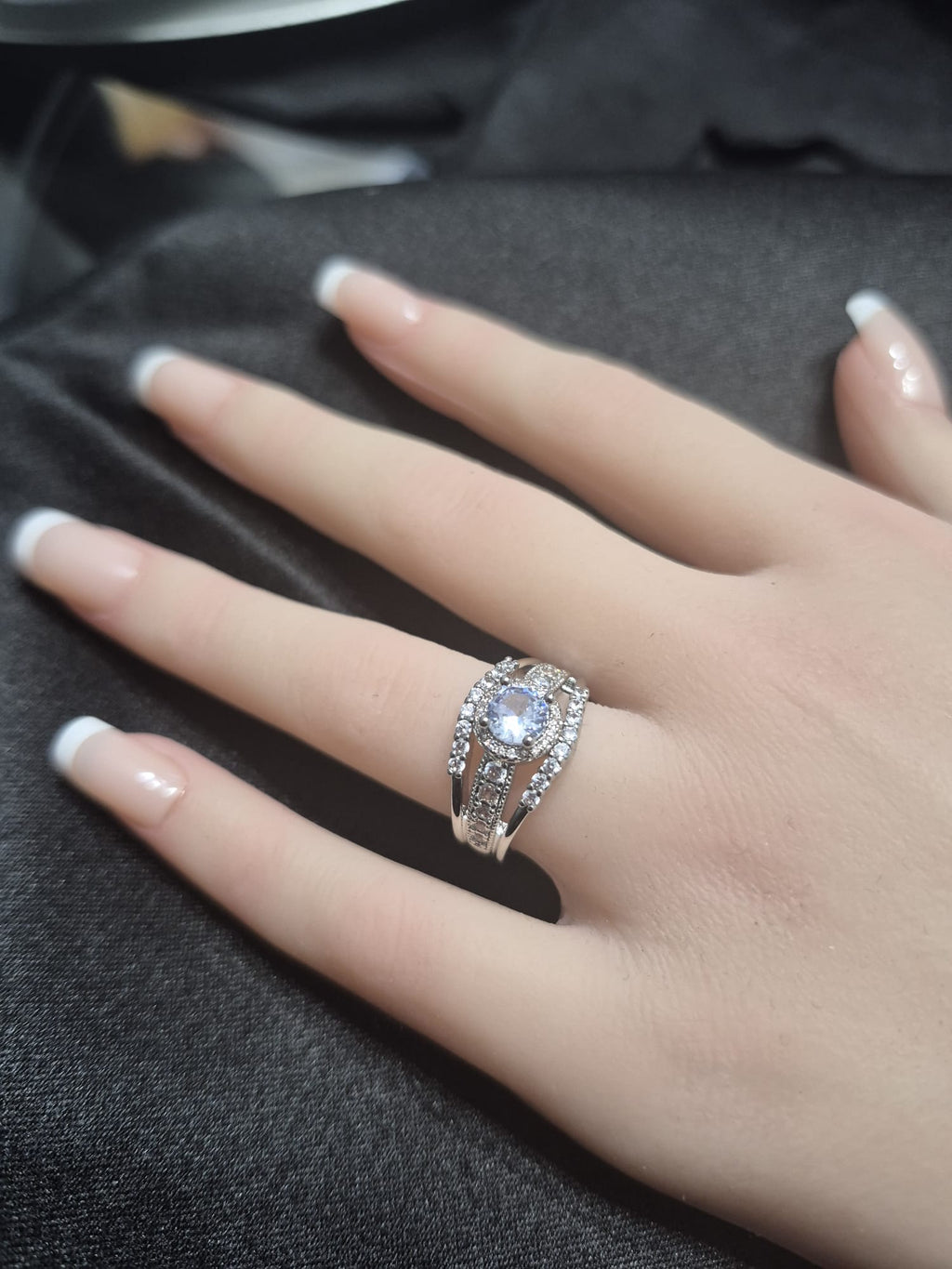 Women's Beautiful Engagement Ring and Wedding Band Set