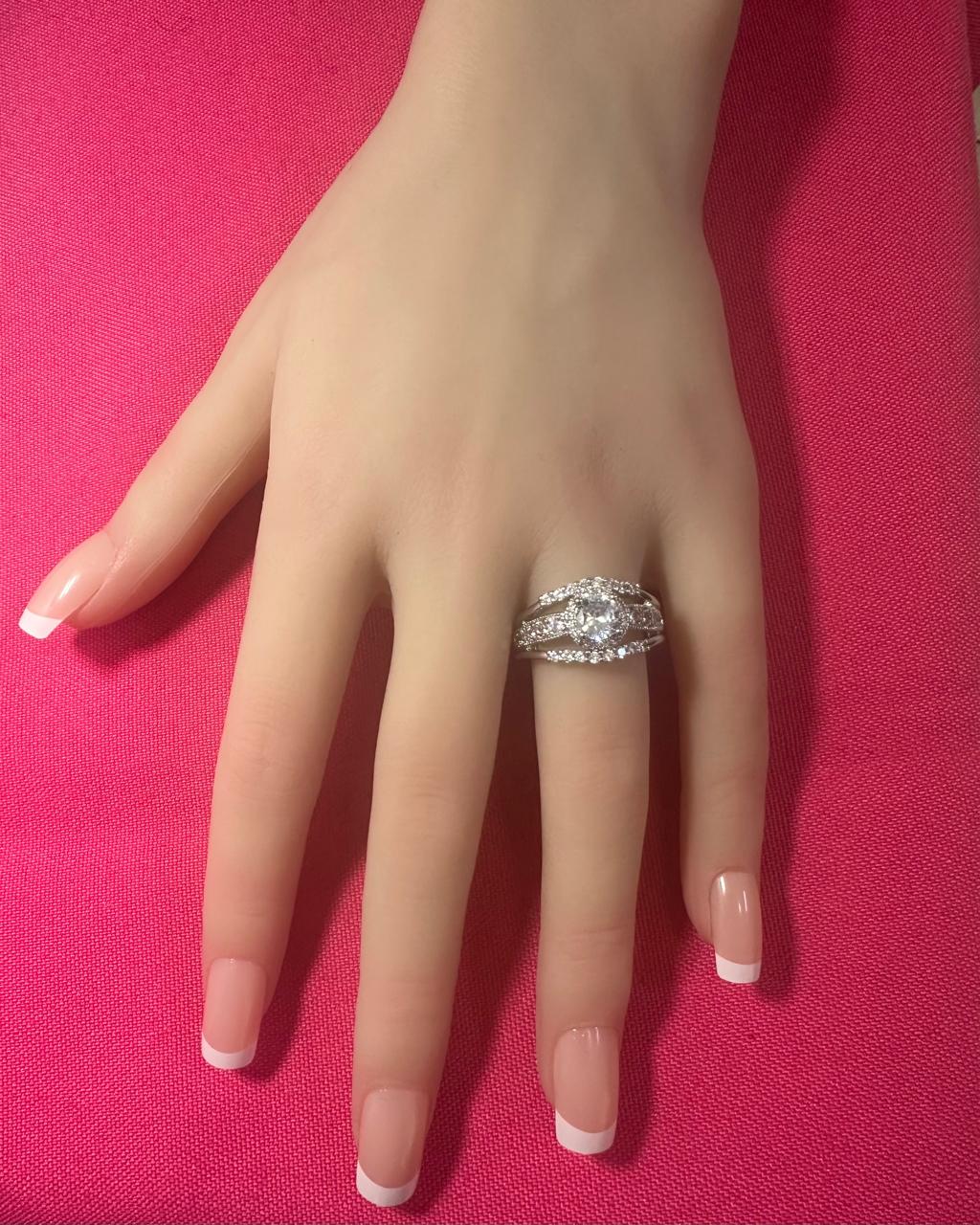 Women's Beautiful Engagement Ring and Wedding Band Set