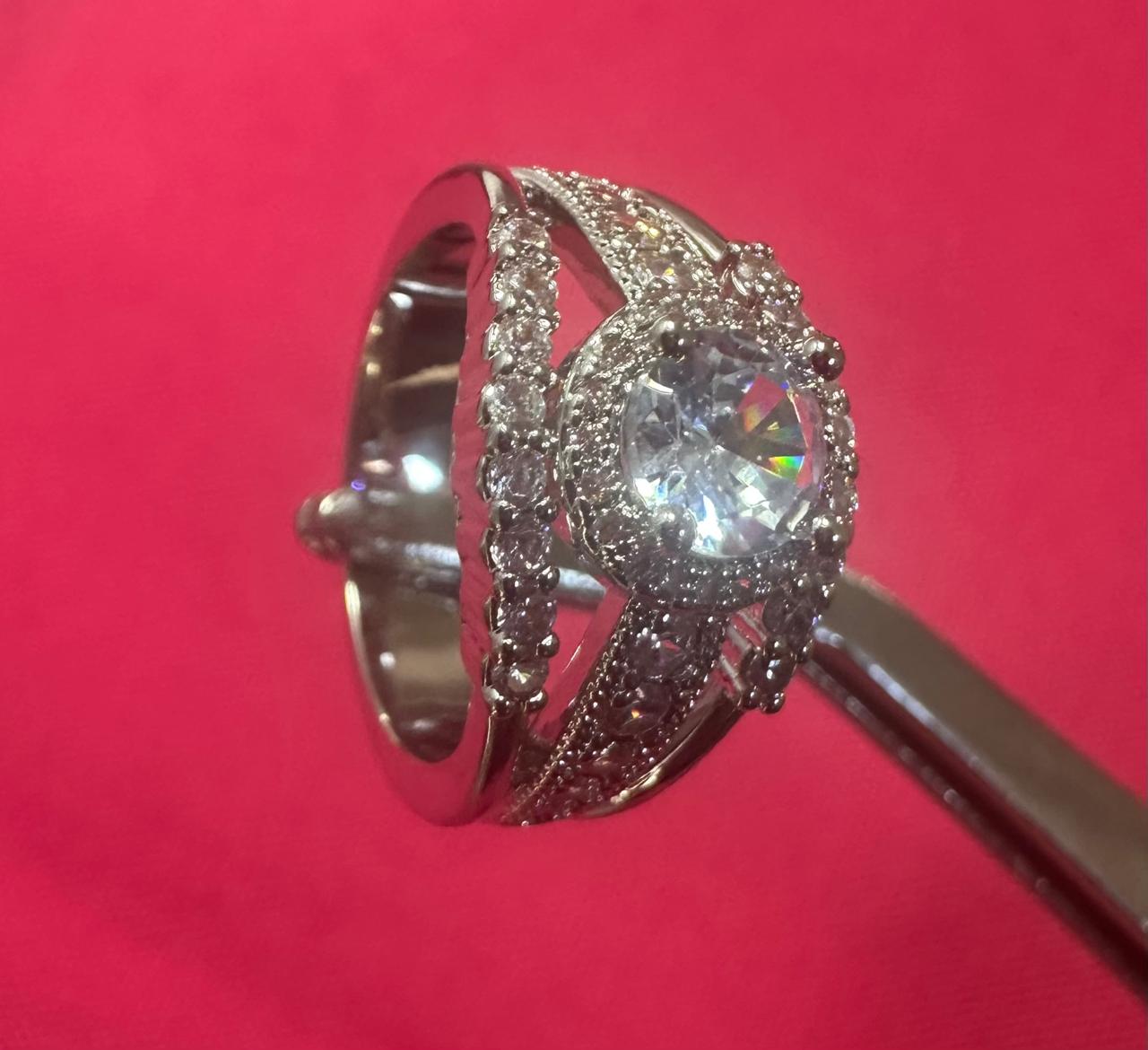 Women's Beautiful Engagement Ring and Wedding Band Set