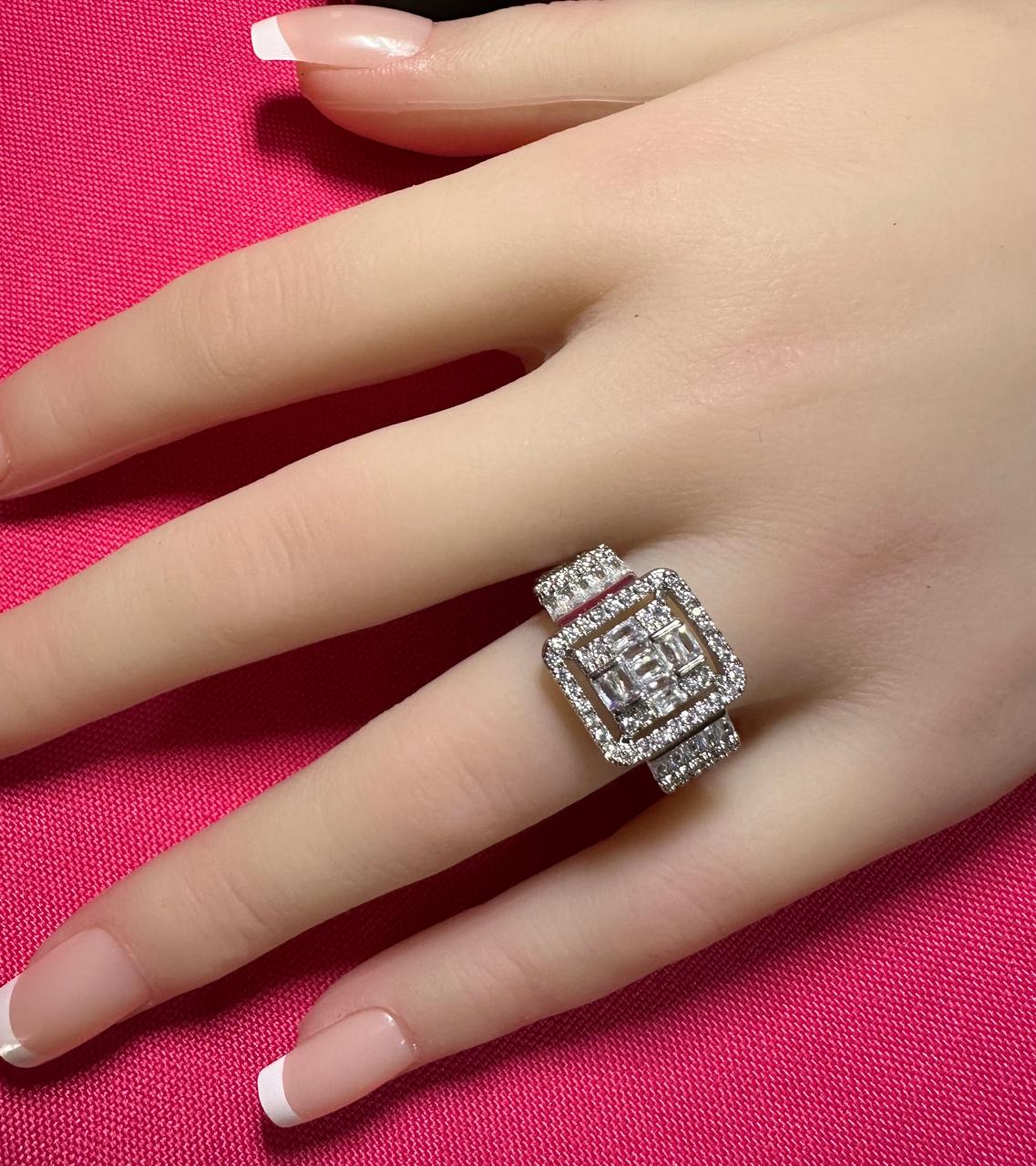 Beautiful Women's Bow-Tie Style Square Engagement Ring