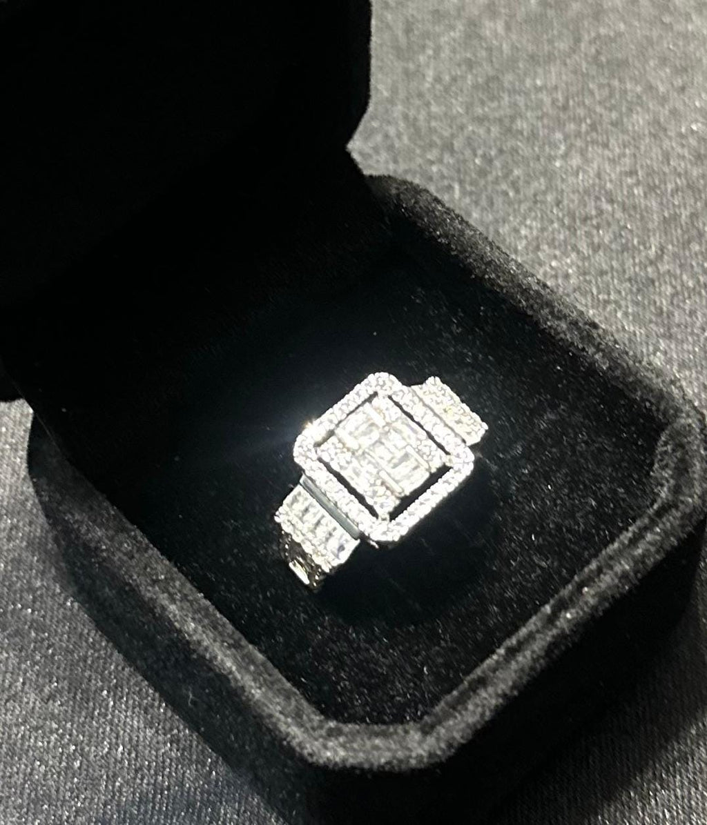 Beautiful Women's Bow-Tie Style Square Engagement Ring