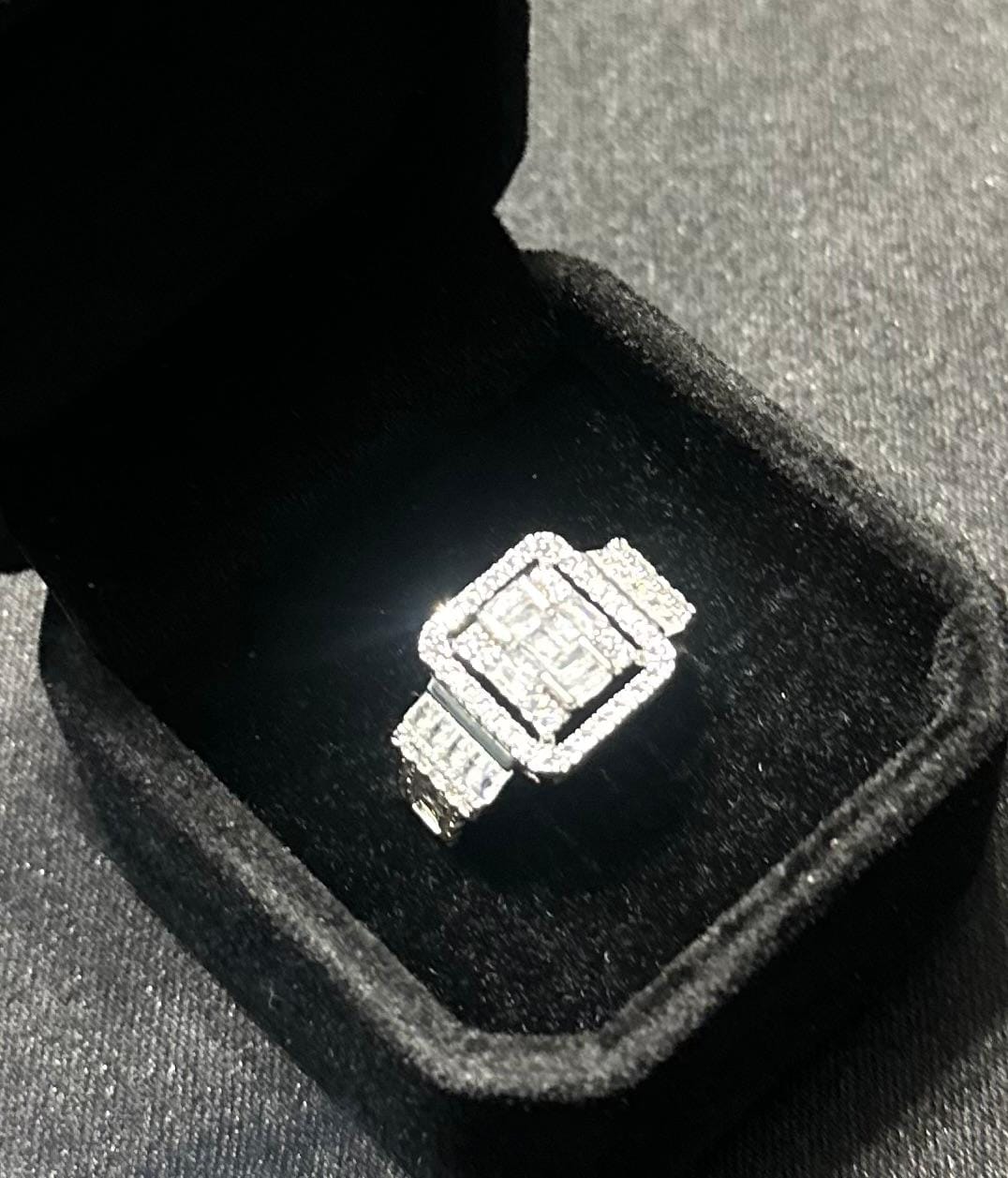 Beautiful Women's Bow-Tie Style Square Engagement Ring
